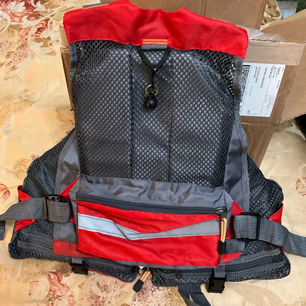 Fly fishing hunting vest! EXCELLENT CONDITION Adjustment-able/custom sizing! - Picture 4 of 16